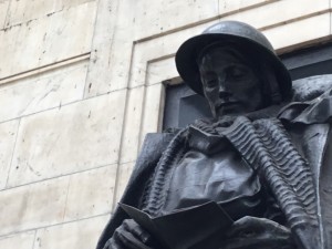Paddington Station’s soldier statue on Platform 1. Sculpture by Charles Sargeant Jagger MC. (P. Ferguson image, August 2018).